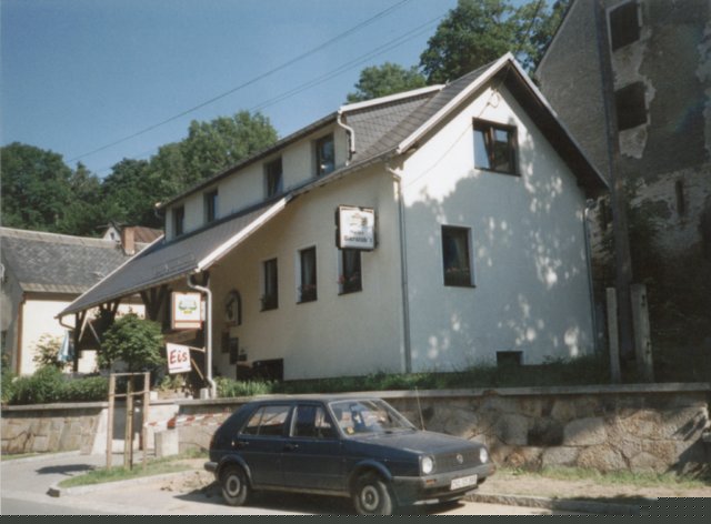 GaststaetteGetraenkemarktWohnhausBadBrambach1991.jpg